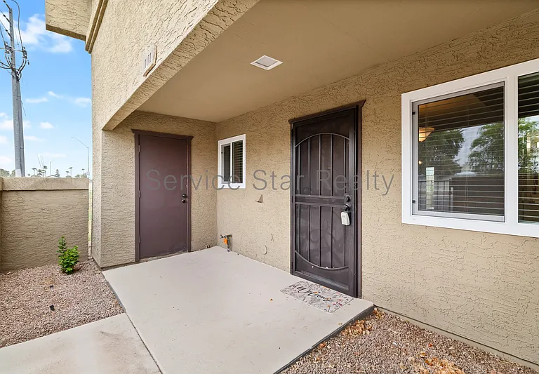 4050 E Cactus Rd #101 — Photo 2