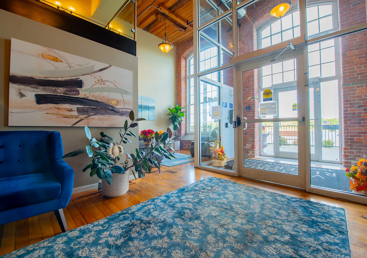 Victoria Riverside Townhouse Lofts — Photo 1