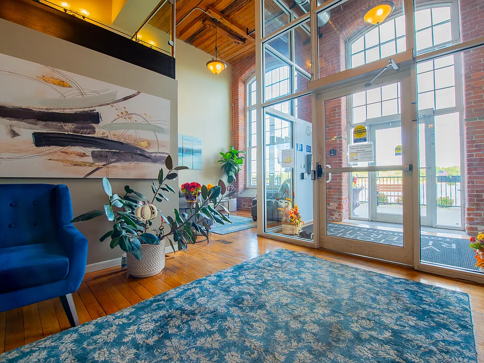 Victoria Riverside Townhouse Lofts