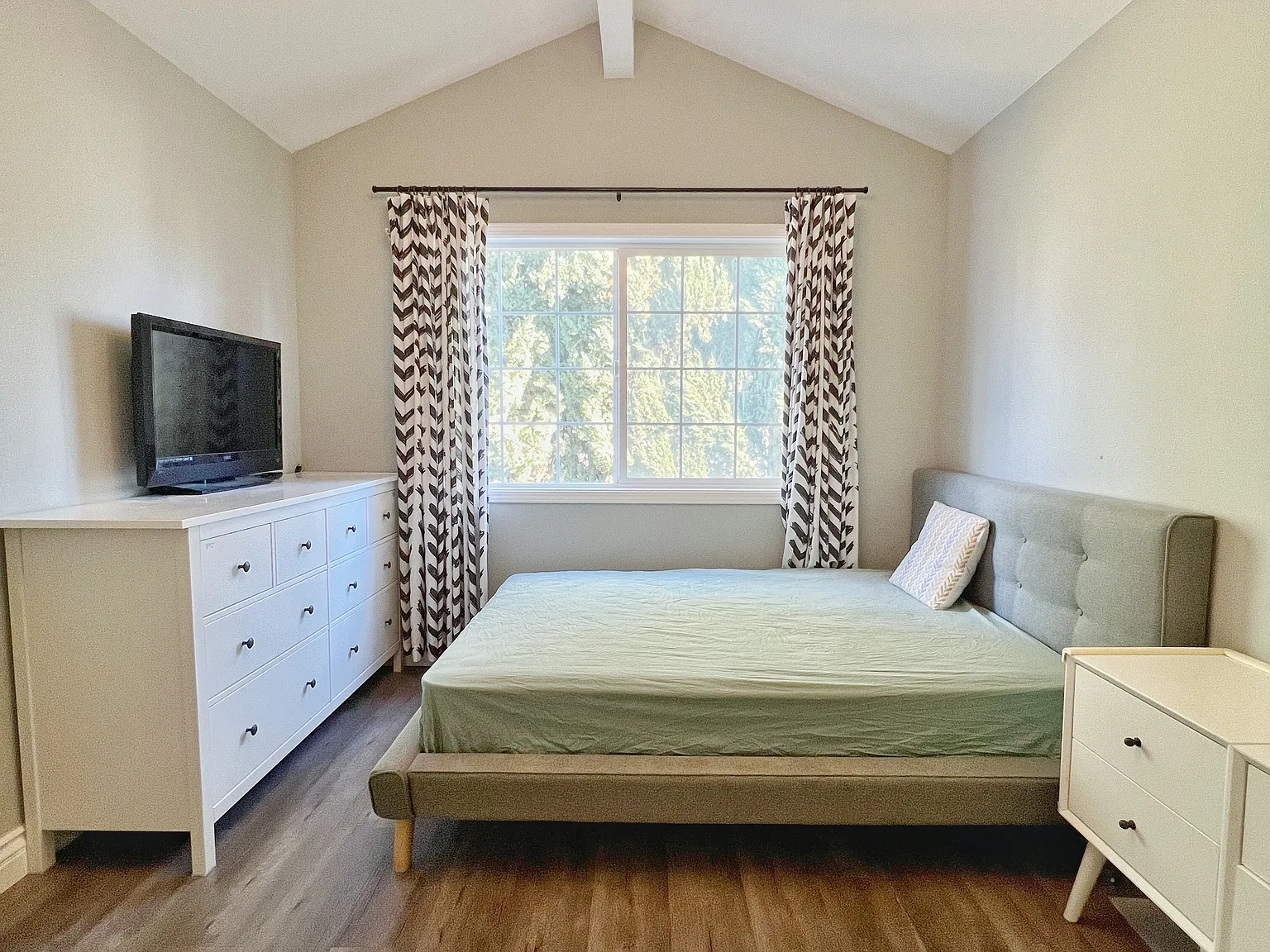 3 bed, 2.5 bath, 1630 sqft, $1,450 — Photo 1