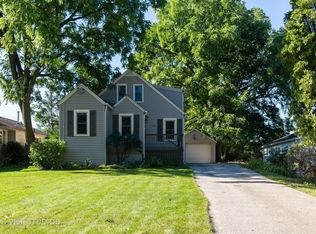 136 Oak Dr, Dekalb, IL 60115