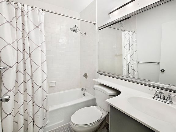 3rd image of 347 W 57th St APT 6B