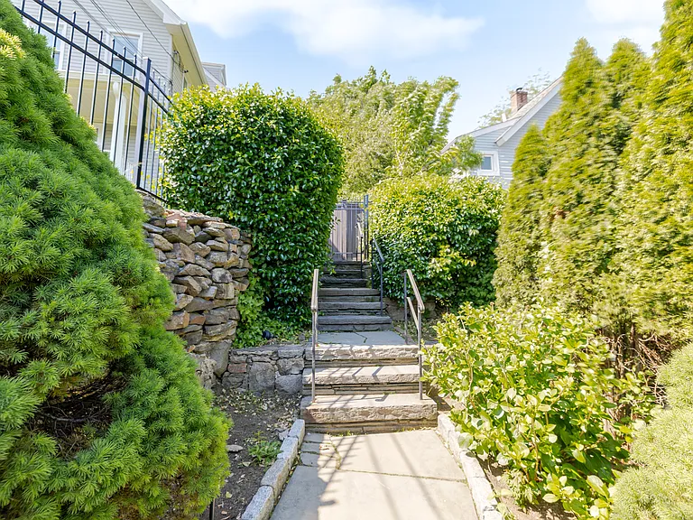 301 Bruce Park Ave — Photo 16