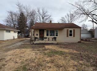 1126 N Oakcrest Ave, Decatur, IL 62522