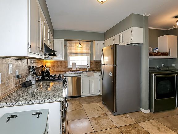 5th image of 1205 Estate Dr