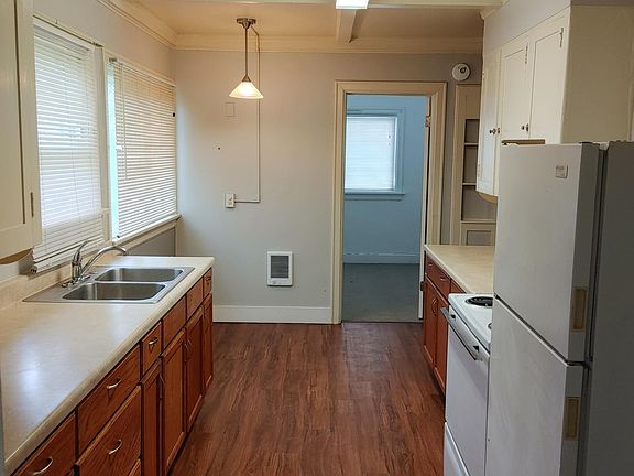 3rd image of 1513 W Chelan Ave #B