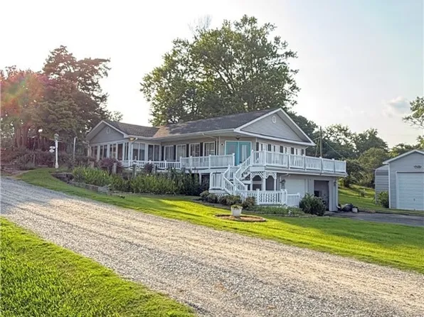 111 Marine Dr, Dunnsville, VA 22454