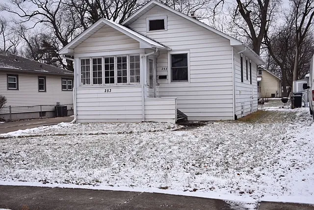 253 Pine St photo 1