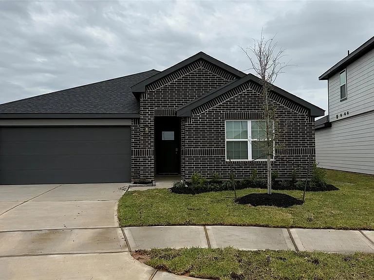3934 Winterbourne Way — Photo 1