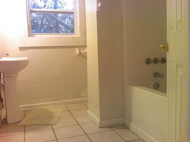 1021 W 38th St #LOW — Photo 7