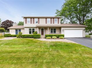 10 Roxwood Cir, Rochester, NY 14612