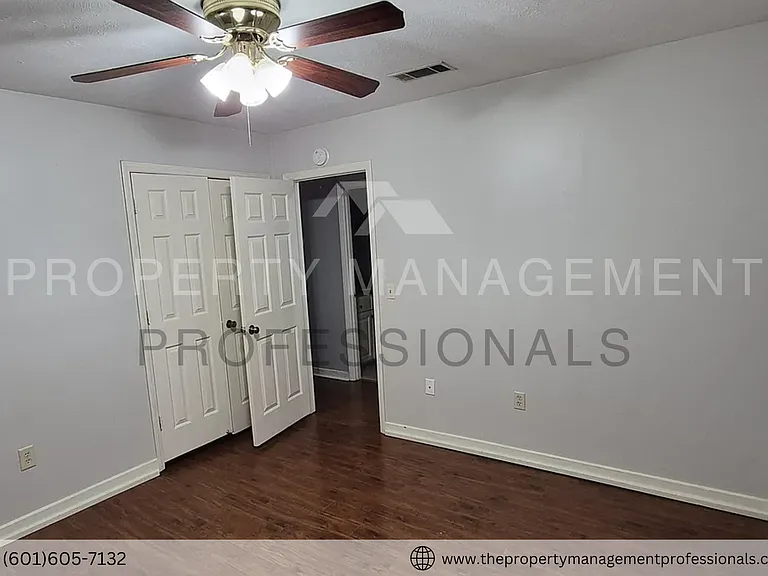 1102 Martin Dr — Photo 18