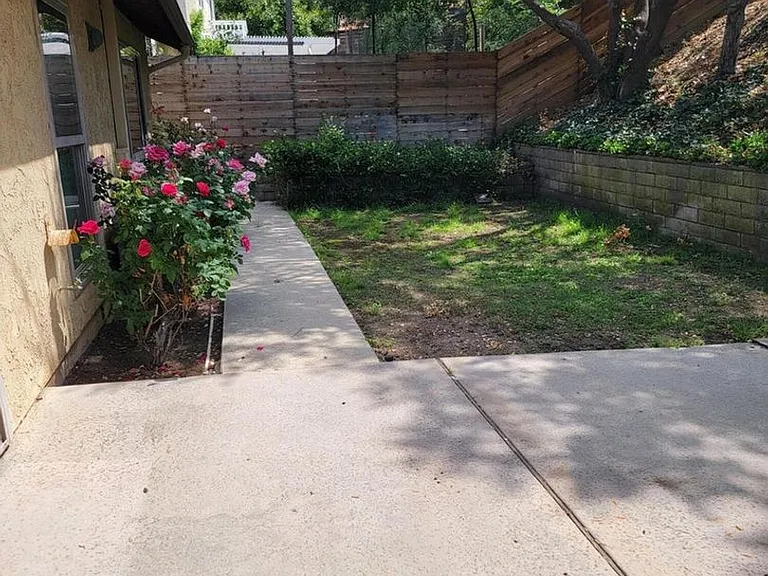 28910 Calabria Dr — Photo 32