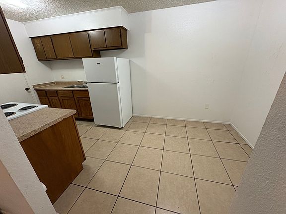 3rd image of 102 Meudon St #C