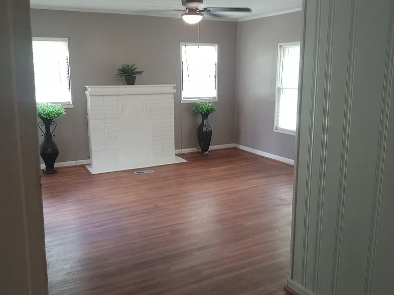 1441 Park Ave — Photo 7
