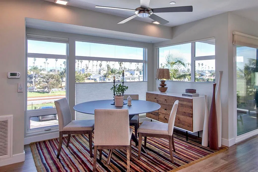 3 bed, 3.5 bath, 1600 sqft, $6,200 — Photo 3