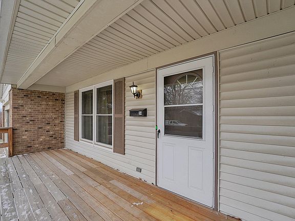 5th image of 14 Cedarview Dr