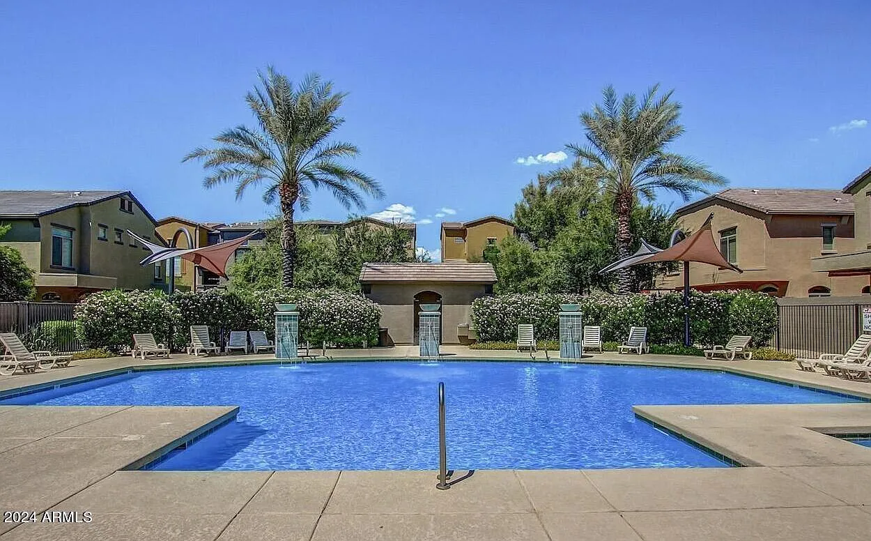 2 bed, 2.5 bath, 1100 sqft, $1,795 — Photo 3
