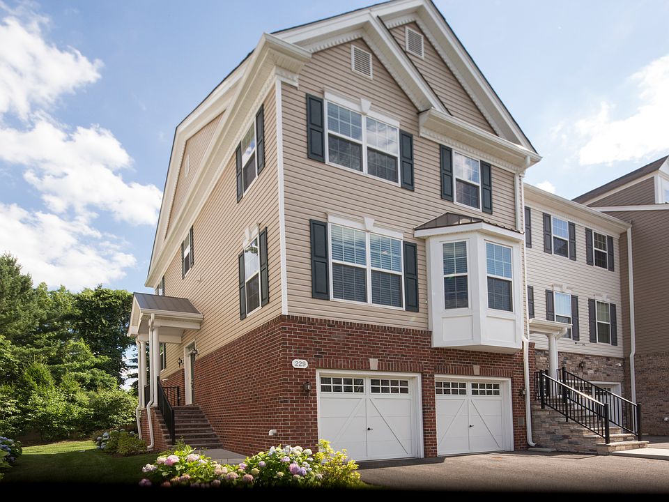 1st image of 229 Yale Blvd