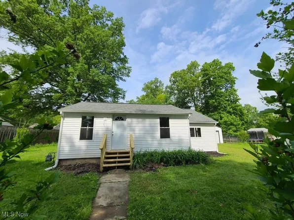 11435 Ridgefield Ave NE, Alliance, OH 44601