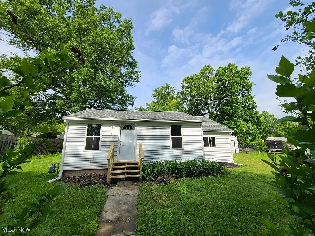 11435 Ridgefield Ave NE photo 1