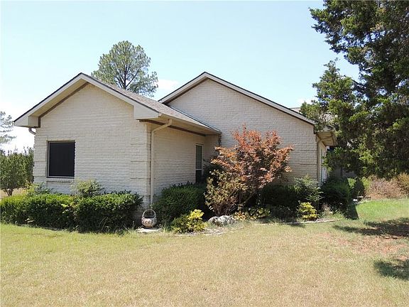 4th image of 32 Randell Terrace Dr
