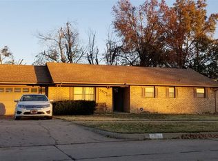 2901 Meadow Ln, Ponca City, OK 74604