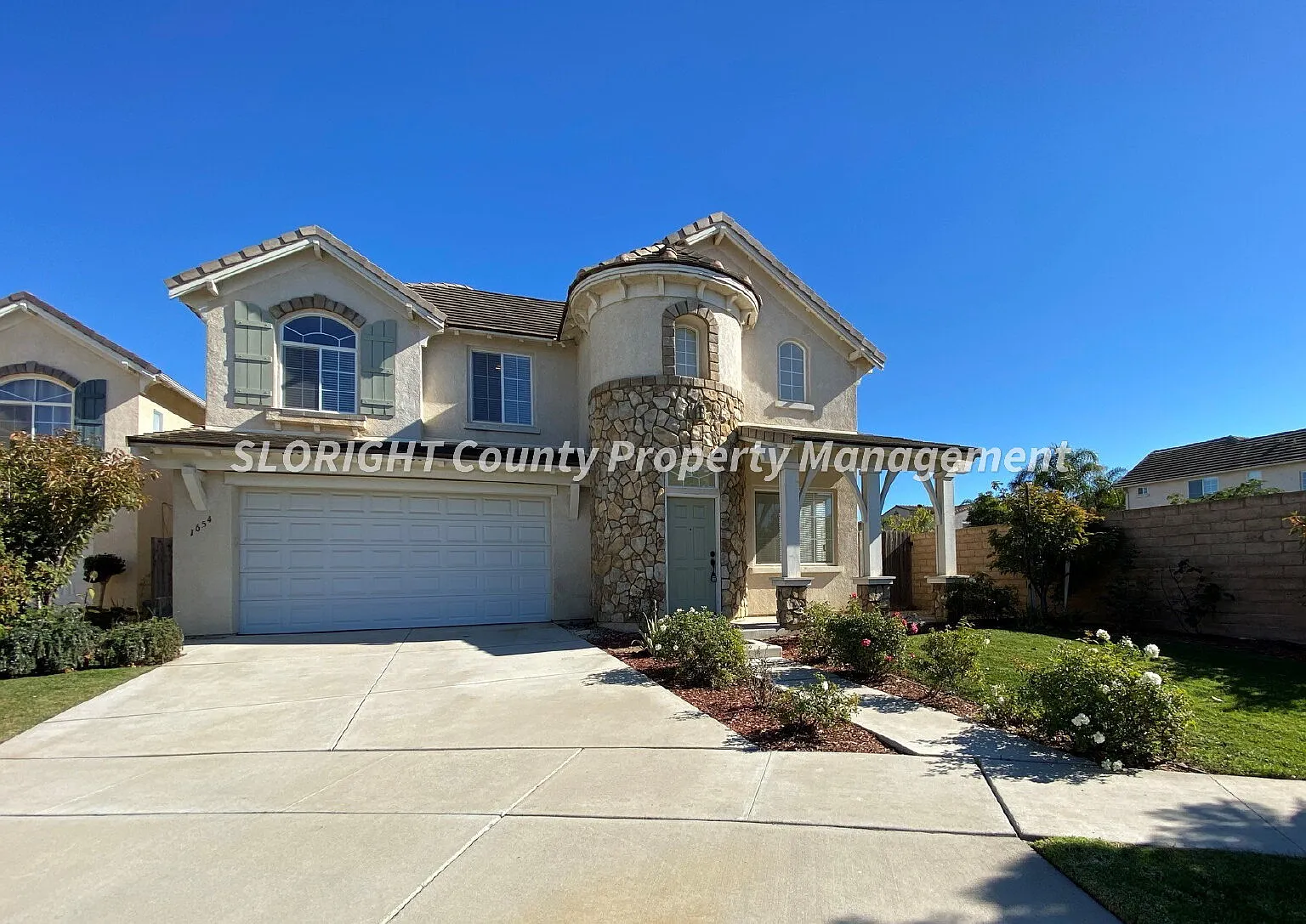 4 bed, 2.5 bath, 2567 sqft, $4,500 — Photo 1