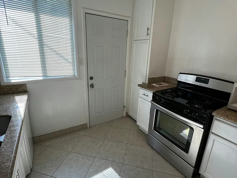 7400 Midfield Ave — Photo 1