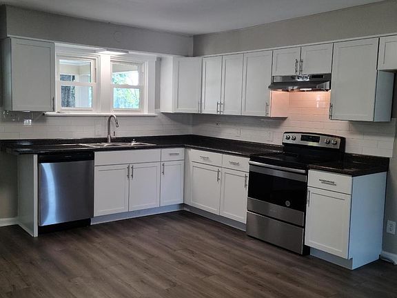 3rd image of 3111 Grand Ave
