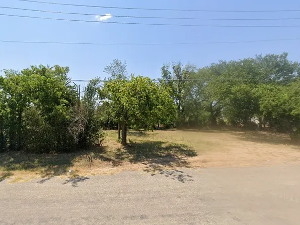 515 E 5th St, Mc Gregor, TX 76657