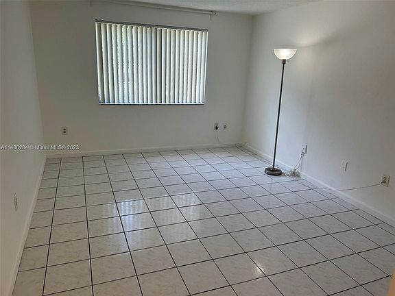 5th image of 1225 NE 124th St APT 28A