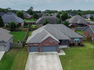 2011 Venice Ave, Lowell, AR 72745