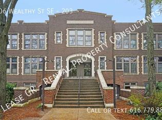 2006 Wealthy St SE APT 203, Grand Rapids, MI 49506
