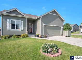 19069 Drexel Cir, Omaha, NE 68135