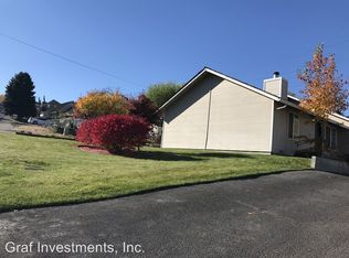 310 S 10th St, Selah, WA 98942