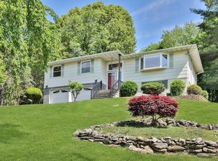 6 Reeback Dr, Ossining, NY 10562