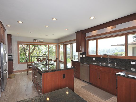 4th image of 1745 La Cresta Dr