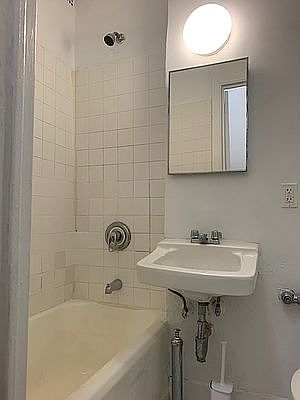 4th image of 206 W 21st St APT 1