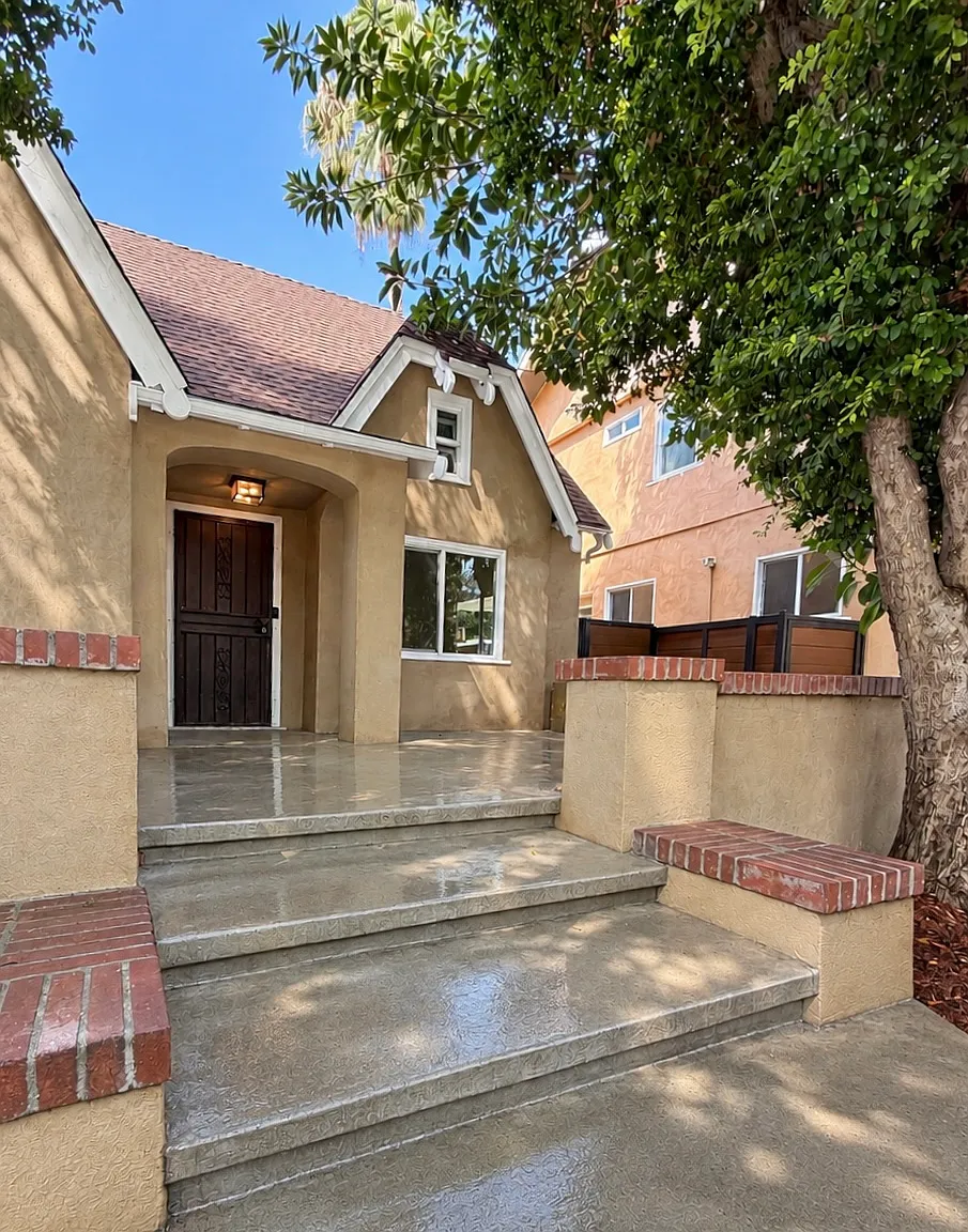 5 bed, 4000 sqft, $9,400 — Photo 2
