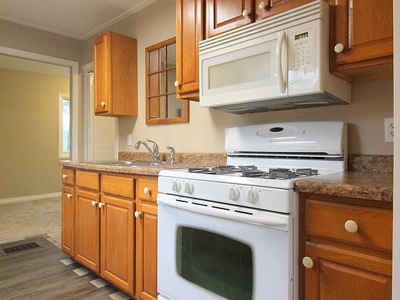 4th image of 84 Lamora Ave
