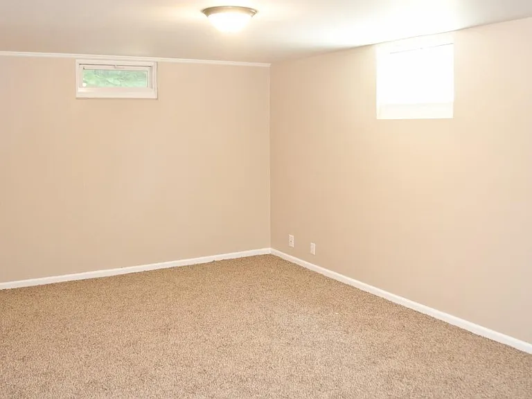5631 Pine St — Photo 29