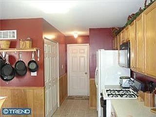 4th image of 672 Warren Dr