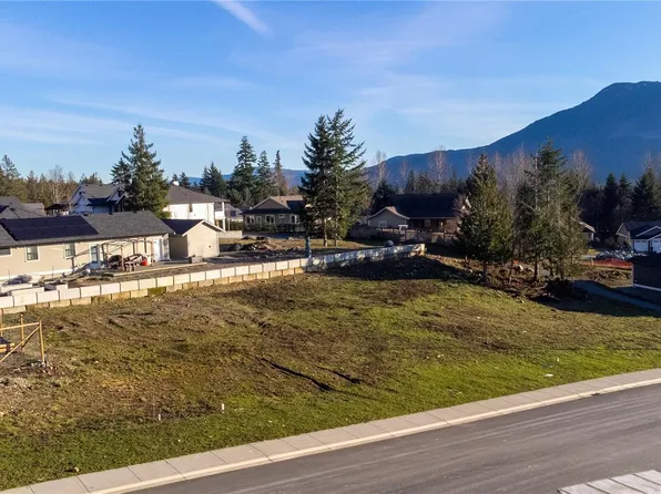 469 Winter Dr, Lake Cowichan, BC V0R 2G1