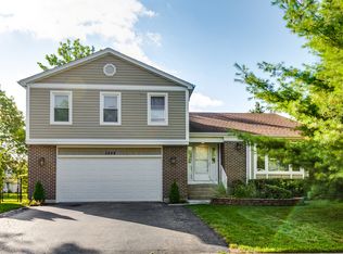 2646 N Stratford Rd, Arlington Heights, IL 60004