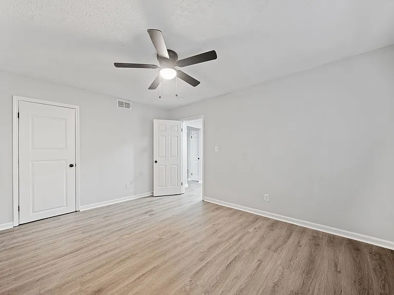 Dawkins Gardens Apartments — Photo 15