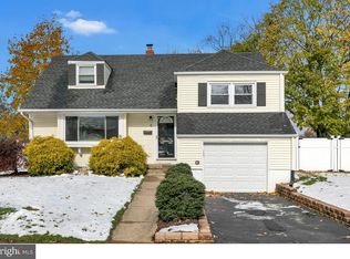 4 Shackamaxon Dr, Hamilton, NJ 08690