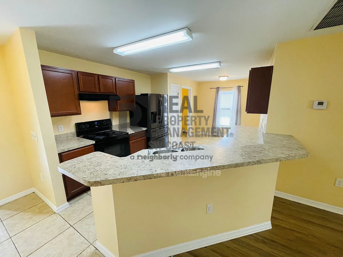 Building Photo - 443 Shadow Lakes Dr