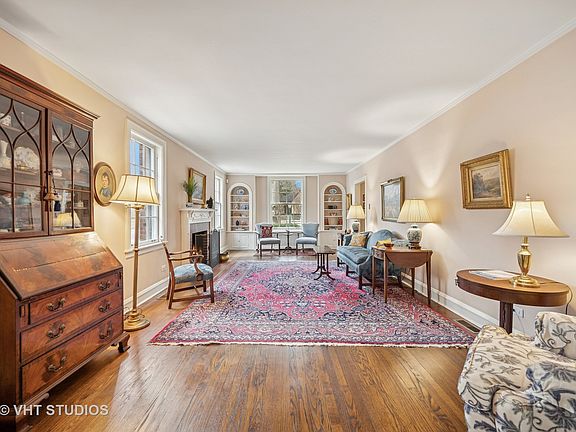 5th image of 220 Lawndale St