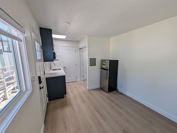 2nd image of 1529 Albemarle Way